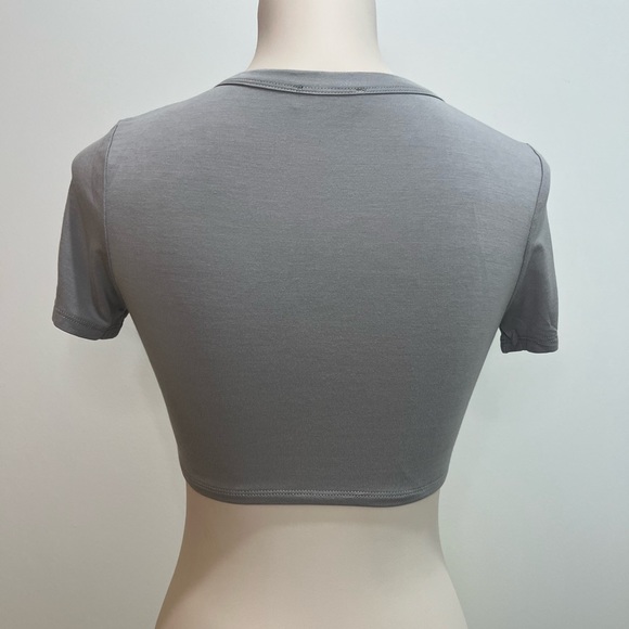Naked Wardrobe NWOT Crewneck Crop Tee Shirt in Silver Grey - Picture 5 of 7